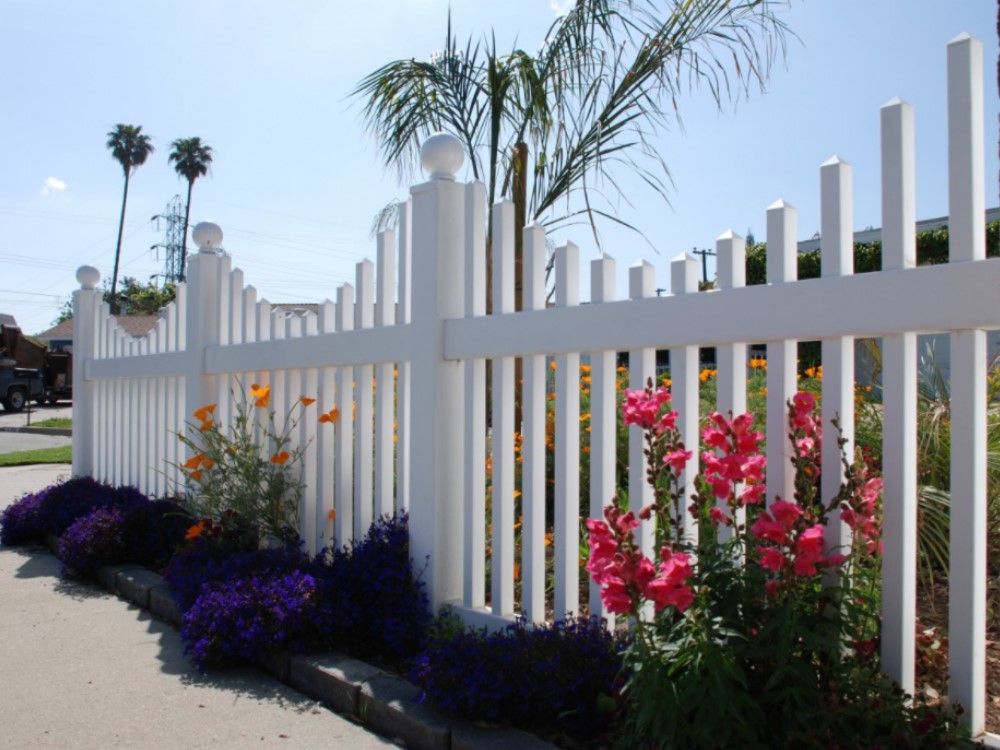 vinyl Decorative Fencing in Texarkana, Texas